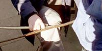 Hermann Müller beim Lösen der Schinne. Lehmen im Nov. 1995