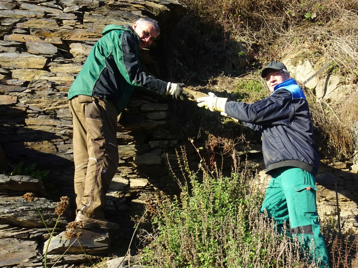 Restaurierung der Trockenmauern - Hand in Hand Restaurierung der Trockenmauern - Hand in Hand