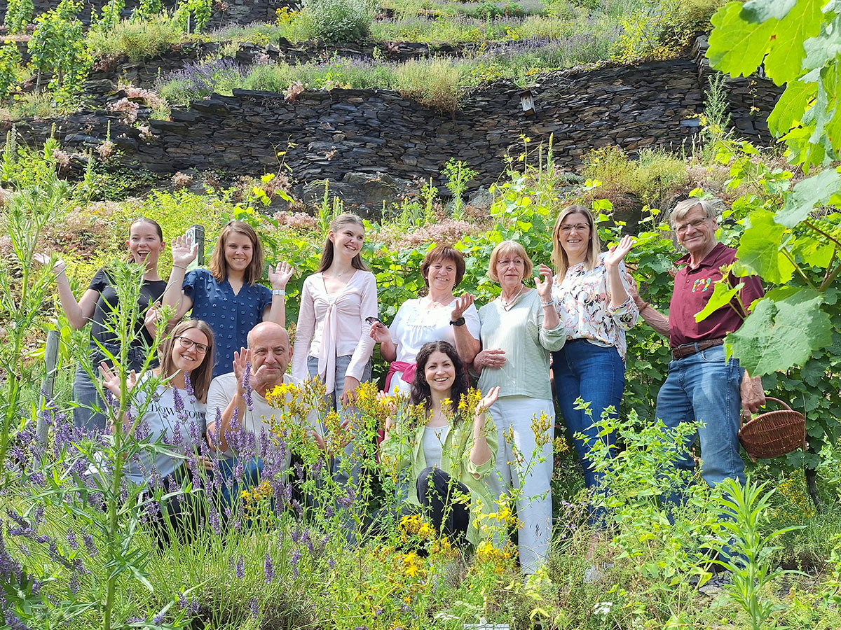 Das Touristik-Team der Verbandsgemeinde Rhein-Mosel - Sonnige Untermosel und Erlebnis Rheinbogen - stattete dem Razejungewingert einen Besuch ab. 