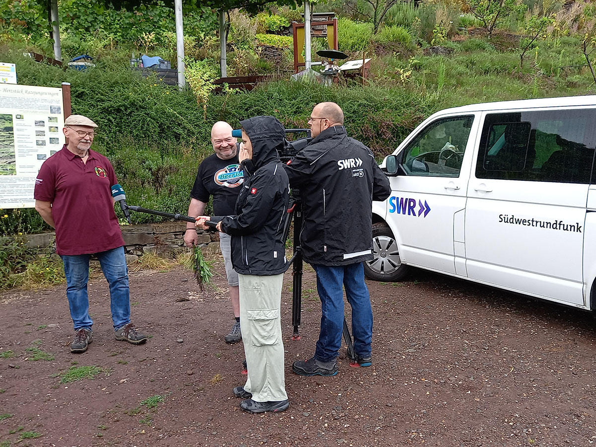 Das Touristik-Team der Verbandsgemeinde Rhein-Mosel - Sonnige Untermosel und Erlebnis Rheinbogen - stattete dem Razejungewingert einen Besuch ab. 